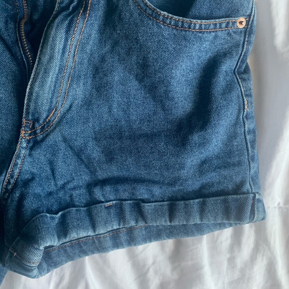 SOLD🏷❌ FOREVER 21| denim shorts - Picture 4 of 6